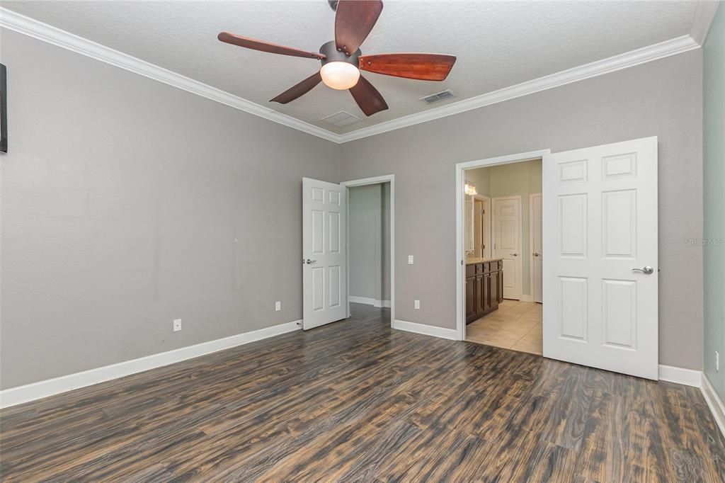 For Sale: $379,900 (2 beds, 2 baths, 1650 Square Feet)