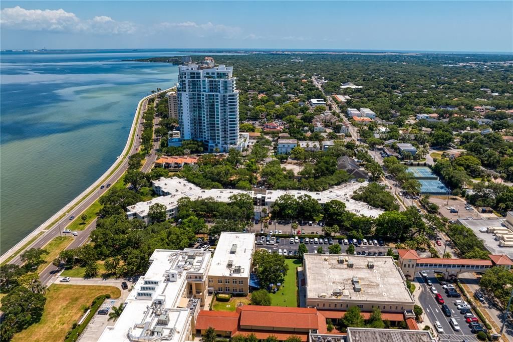 For Sale: $411,000 (2 beds, 2 baths, 936 Square Feet)