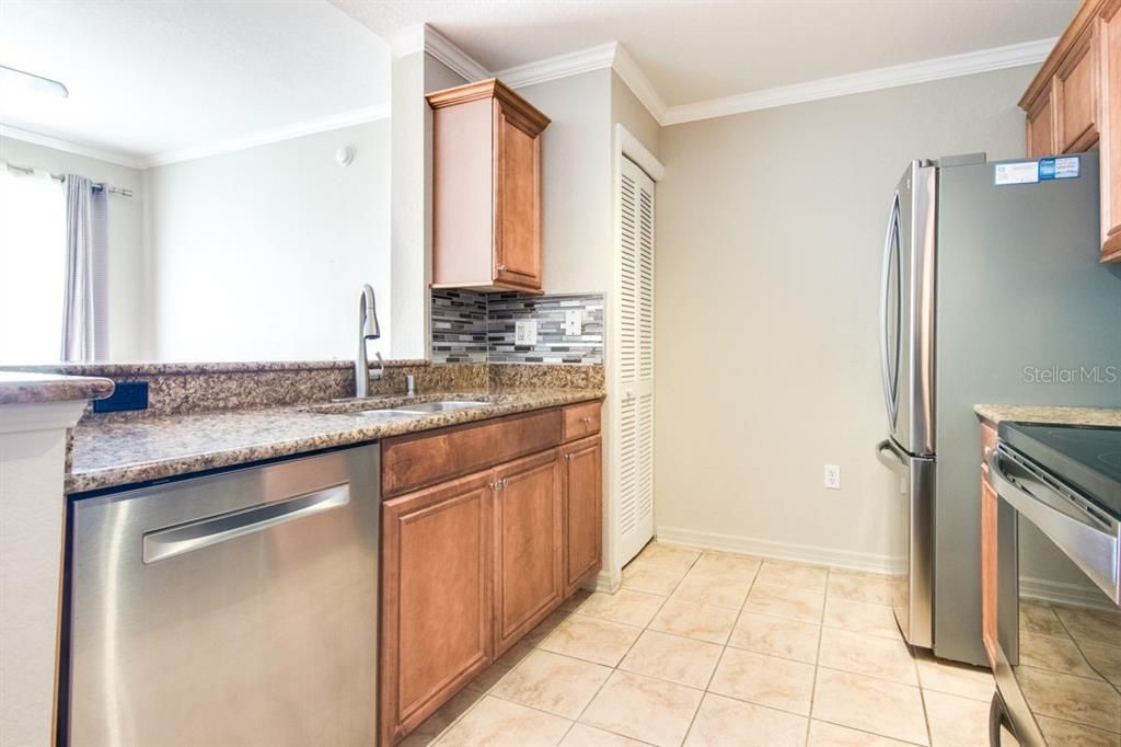 Recently Rented: $2,850 (2 beds, 2 baths, 1274 Square Feet)