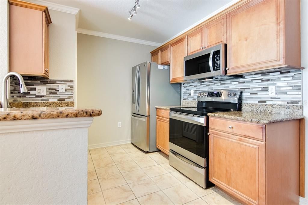 Active With Contract: $2,850 (2 beds, 2 baths, 1274 Square Feet)