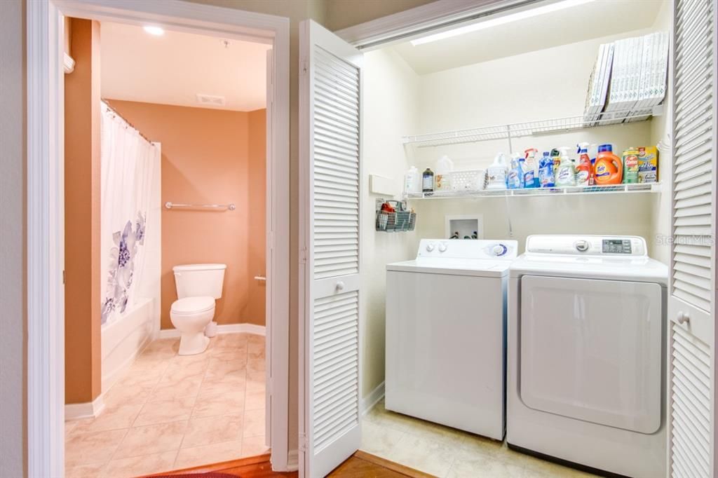 Active With Contract: $2,850 (2 beds, 2 baths, 1274 Square Feet)