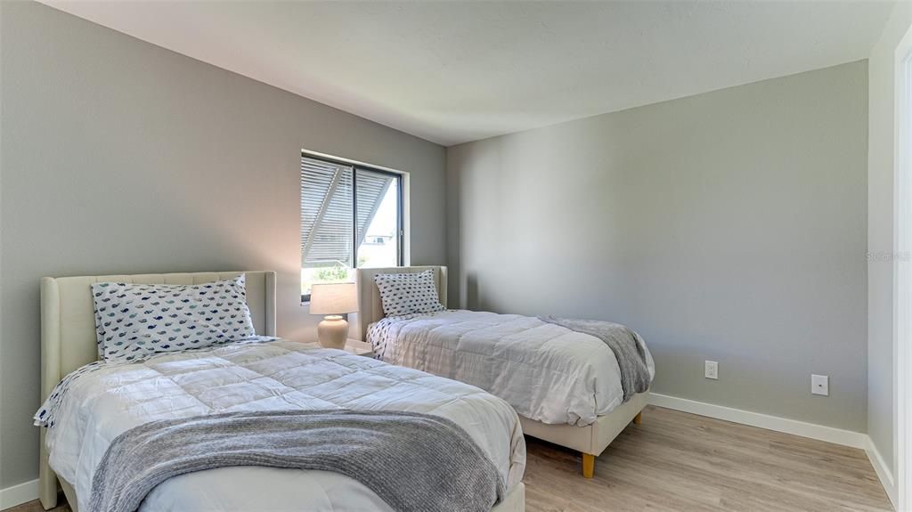 For Sale: $389,000 (2 beds, 2 baths, 1108 Square Feet)