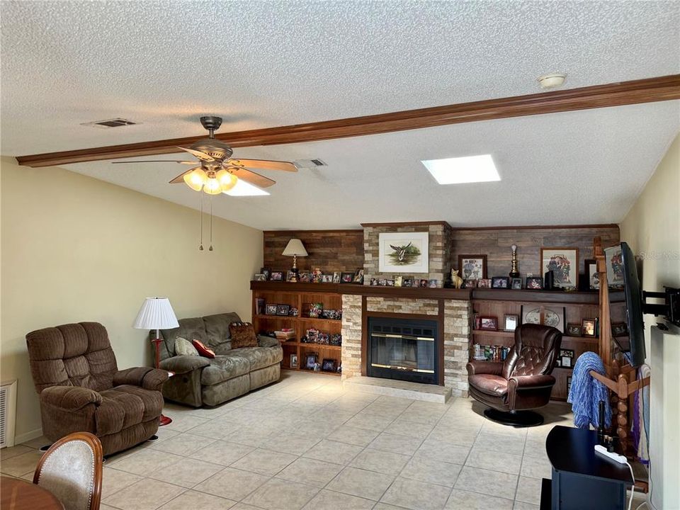 For Sale: $249,900 (3 beds, 2 baths, 1702 Square Feet)