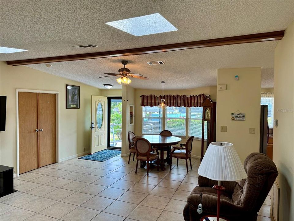 For Sale: $249,900 (3 beds, 2 baths, 1702 Square Feet)