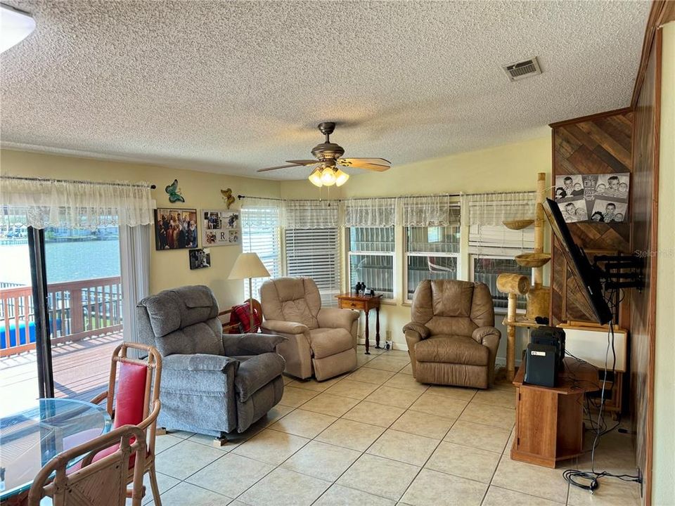 For Sale: $249,900 (3 beds, 2 baths, 1702 Square Feet)