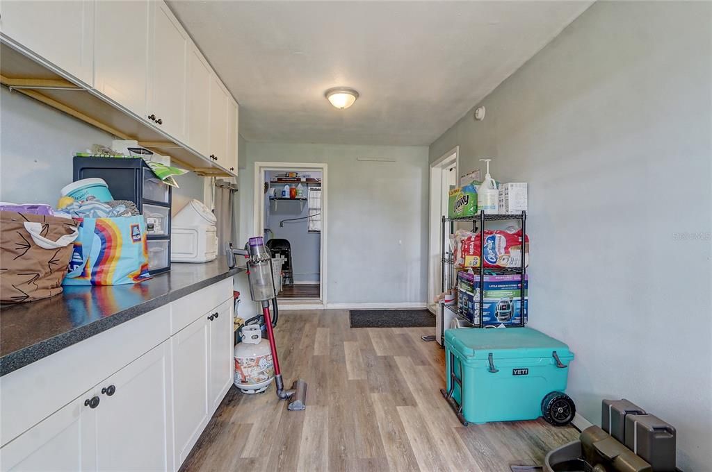 For Sale: $255,000 (2 beds, 1 baths, 1050 Square Feet)
