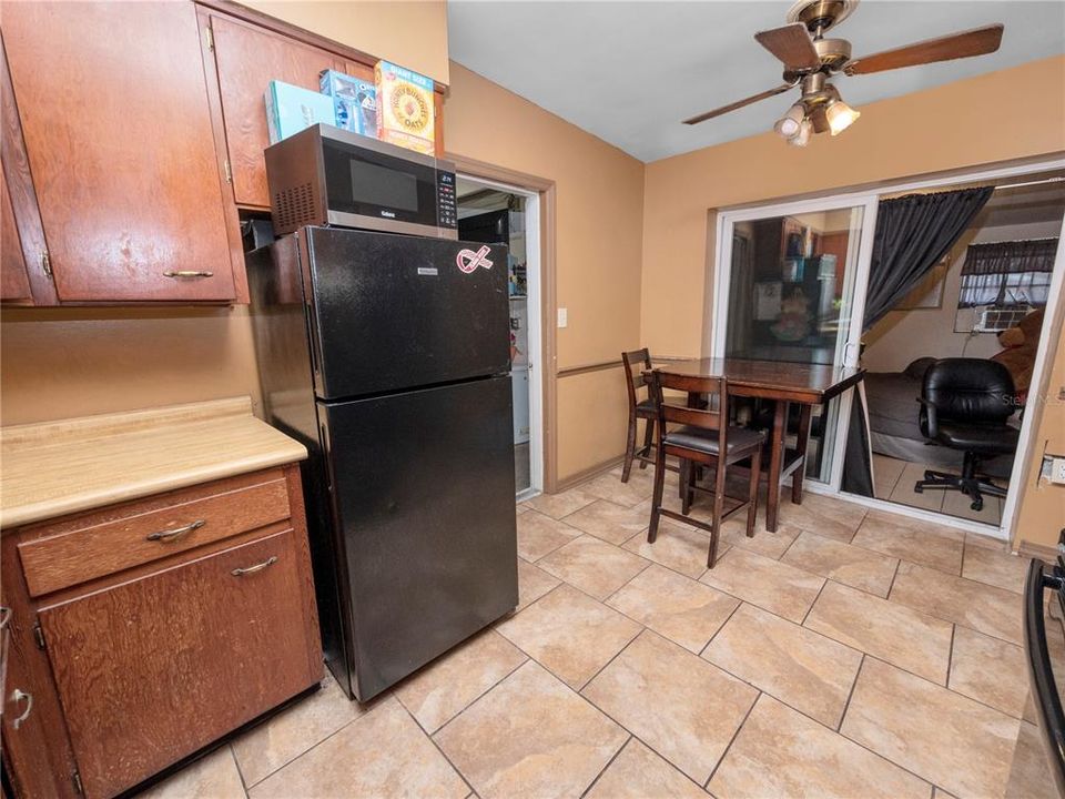 For Sale: $215,000 (2 beds, 1 baths, 828 Square Feet)