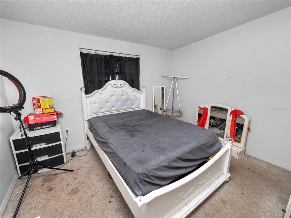 For Sale: $200,000 (2 beds, 1 baths, 972 Square Feet)