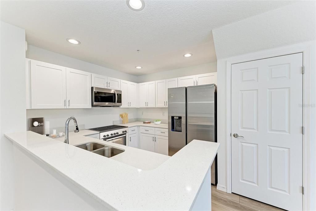 For Sale: $244,900 (2 beds, 2 baths, 1100 Square Feet)