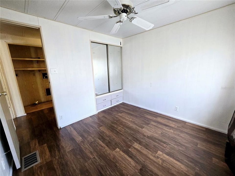 For Sale: $100,000 (3 beds, 2 baths, 1348 Square Feet)