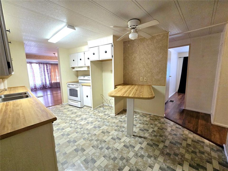 For Sale: $80,000 (3 beds, 2 baths, 1348 Square Feet)