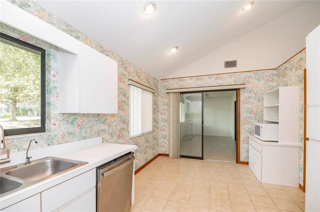 For Sale: $239,000 (2 beds, 2 baths, 1438 Square Feet)