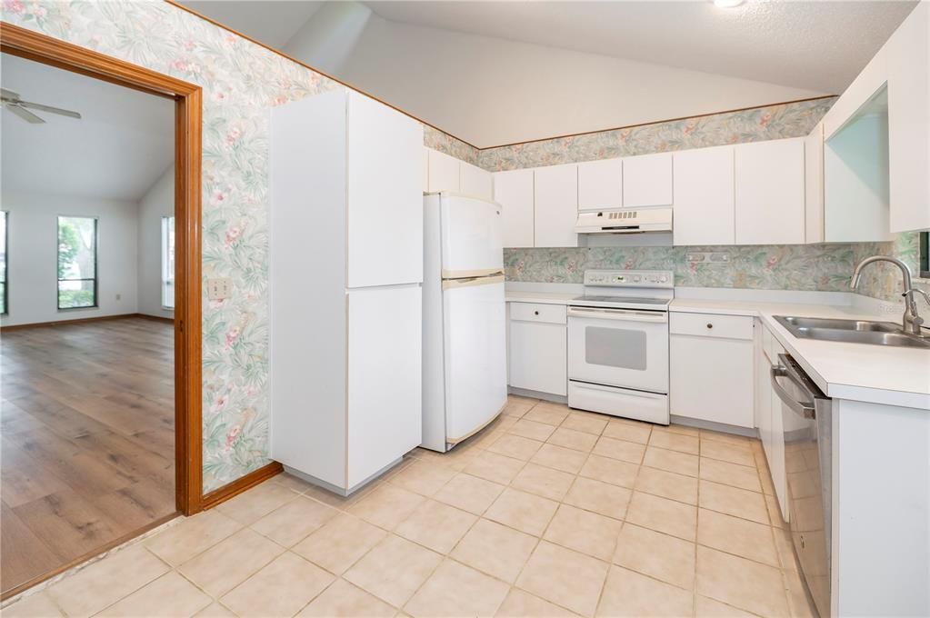 For Sale: $239,000 (2 beds, 2 baths, 1438 Square Feet)