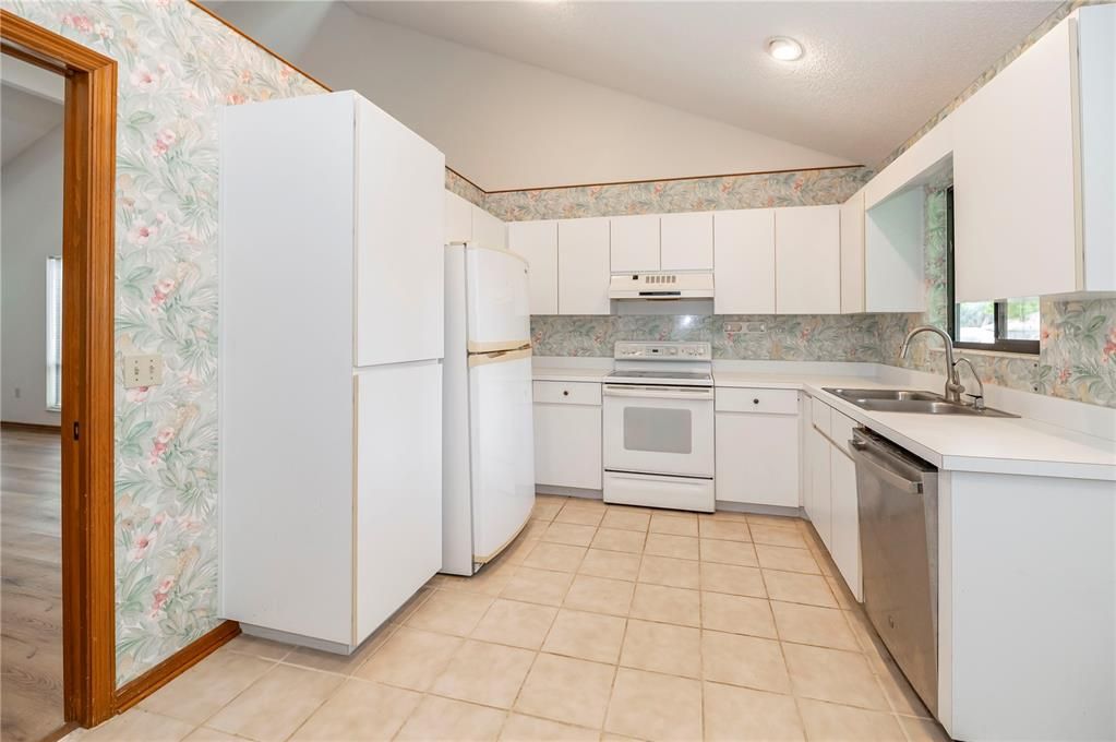 For Sale: $239,000 (2 beds, 2 baths, 1438 Square Feet)