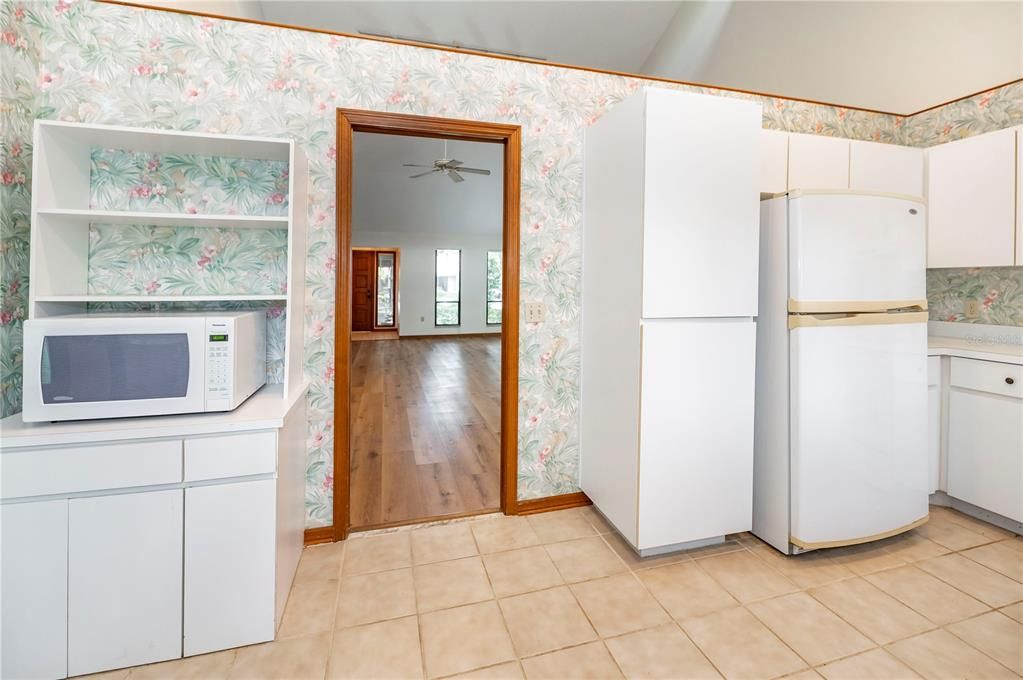 For Sale: $239,000 (2 beds, 2 baths, 1438 Square Feet)