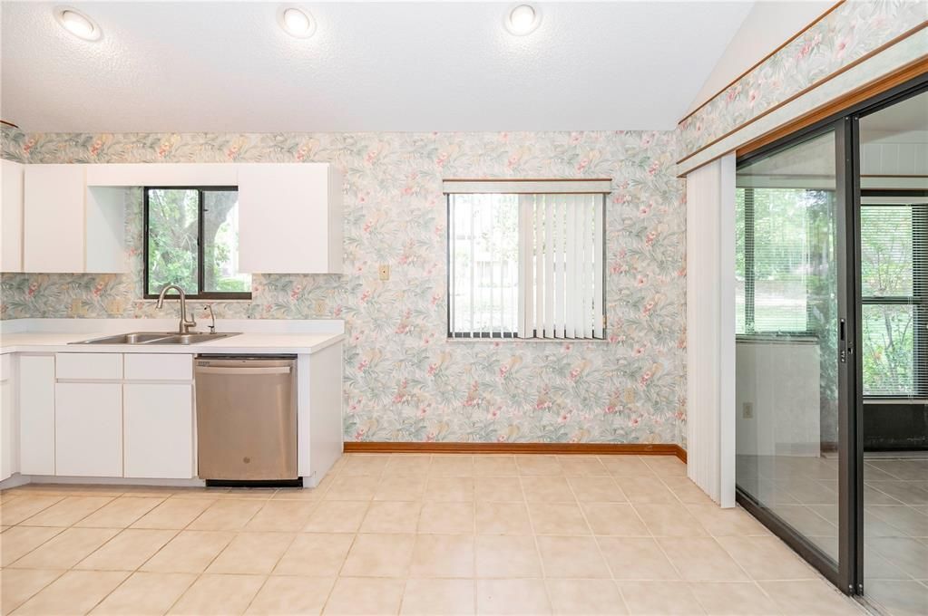 For Sale: $239,000 (2 beds, 2 baths, 1438 Square Feet)