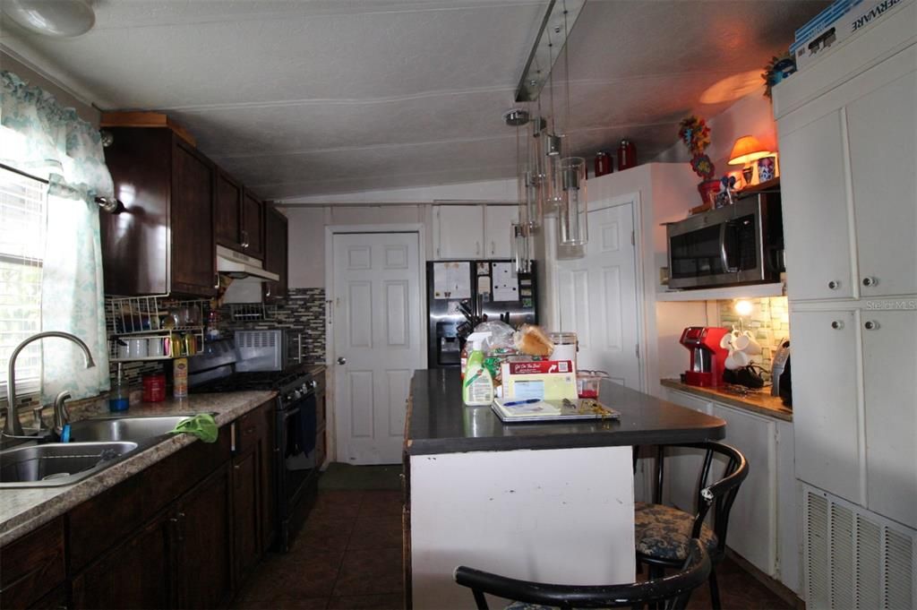 For Sale: $149,900 (3 beds, 2 baths, 1352 Square Feet)
