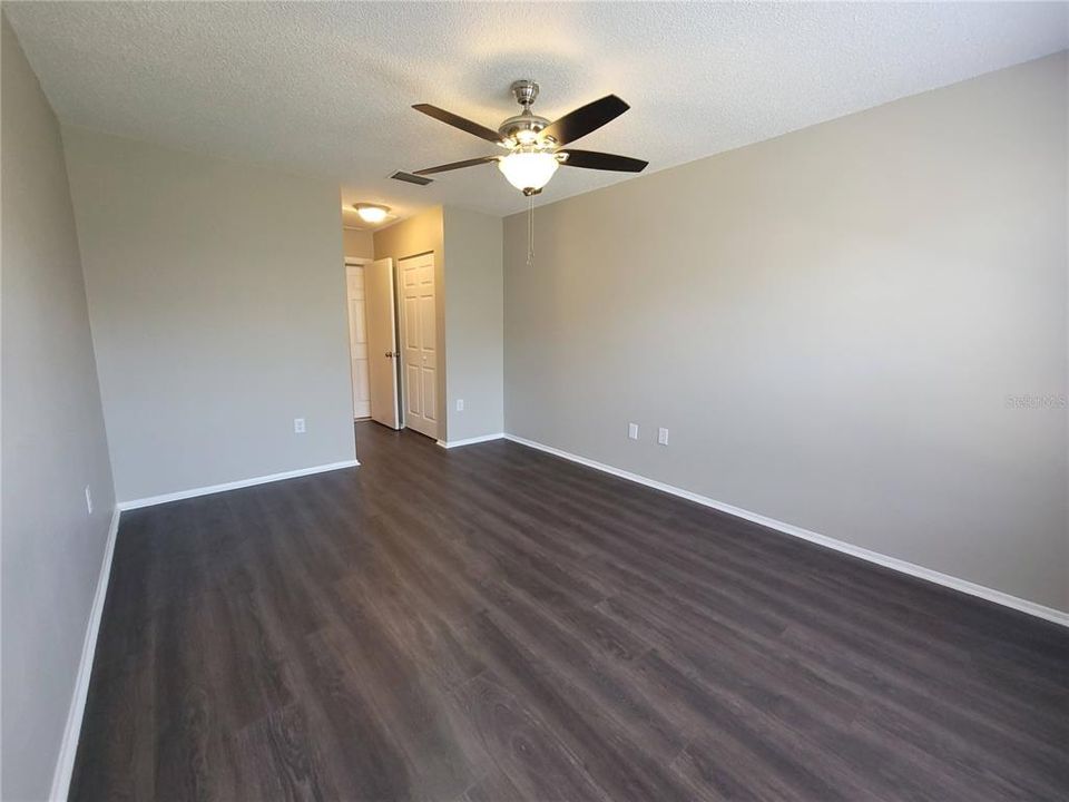 Recently Rented: $1,300 (2 beds, 1 baths, 888 Square Feet)