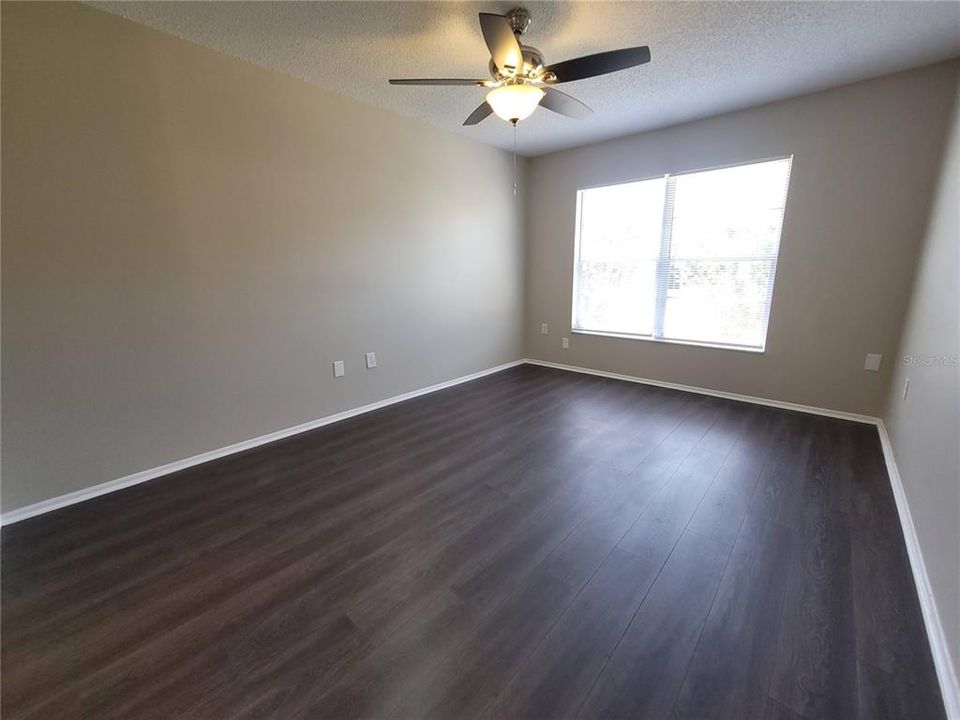 For Rent: $1,400 (2 beds, 1 baths, 888 Square Feet)