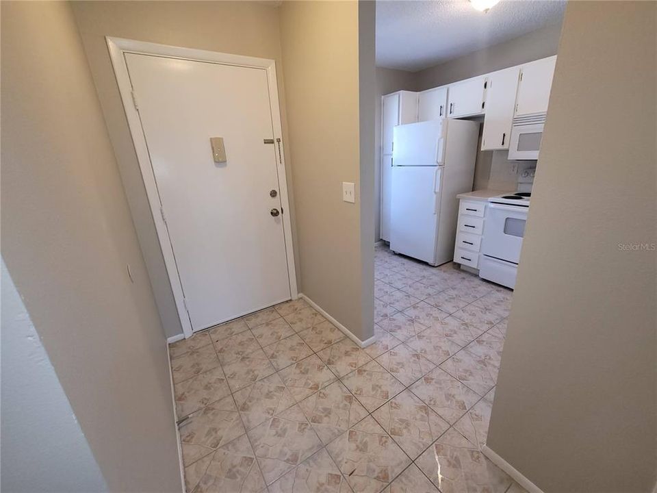 For Rent: $1,400 (2 beds, 1 baths, 888 Square Feet)