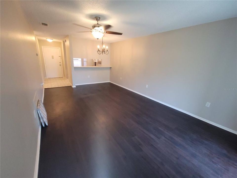 For Rent: $1,400 (2 beds, 1 baths, 888 Square Feet)