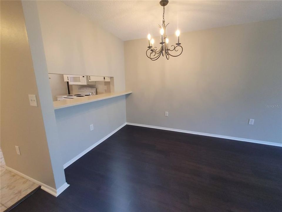 For Rent: $1,400 (2 beds, 1 baths, 888 Square Feet)