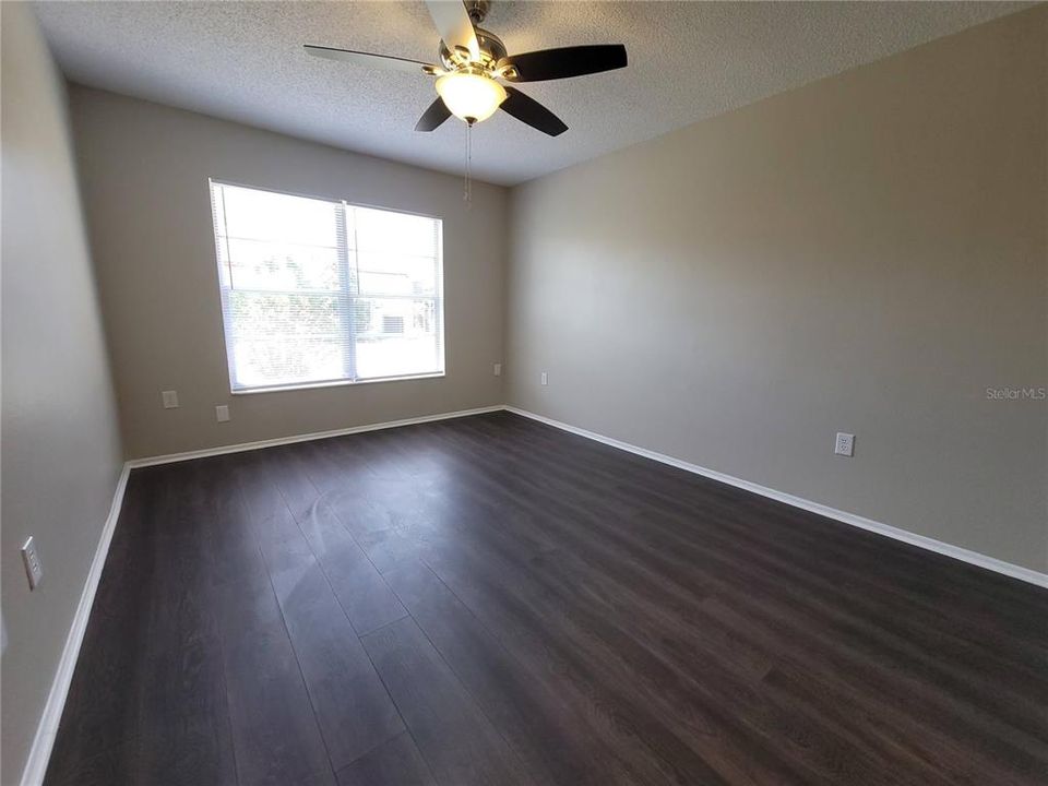 For Rent: $1,400 (2 beds, 1 baths, 888 Square Feet)