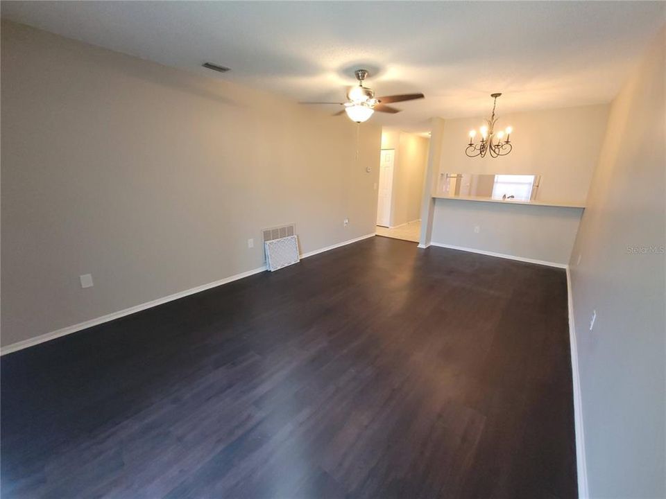 For Rent: $1,400 (2 beds, 1 baths, 888 Square Feet)