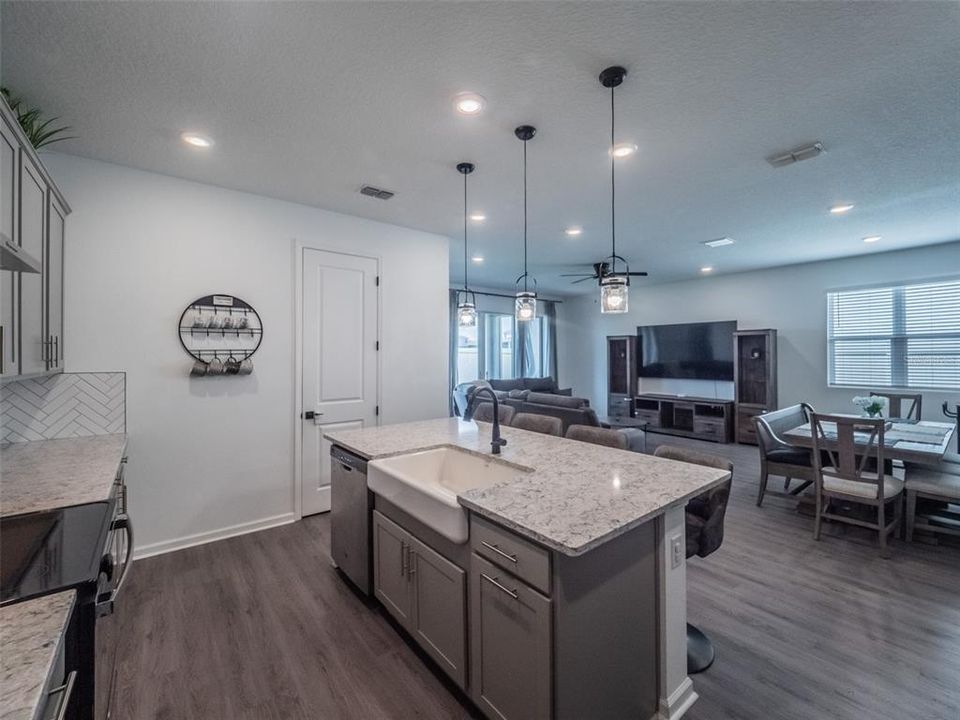Active With Contract: $415,000 (4 beds, 3 baths, 2066 Square Feet)
