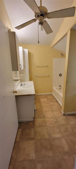 For Sale: $249,000 (3 beds, 2 baths, 995 Square Feet)