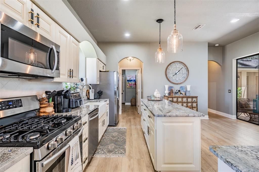 Active With Contract: $850,000 (3 beds, 3 baths, 2511 Square Feet)