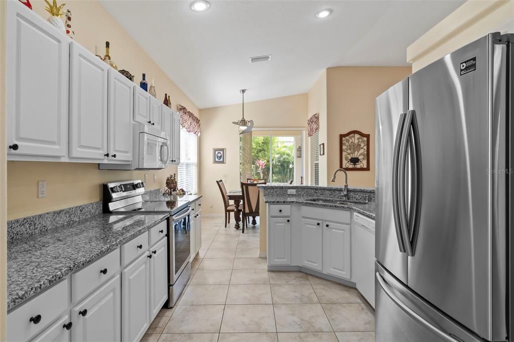 For Sale: $419,000 (2 beds, 2 baths, 1702 Square Feet)
