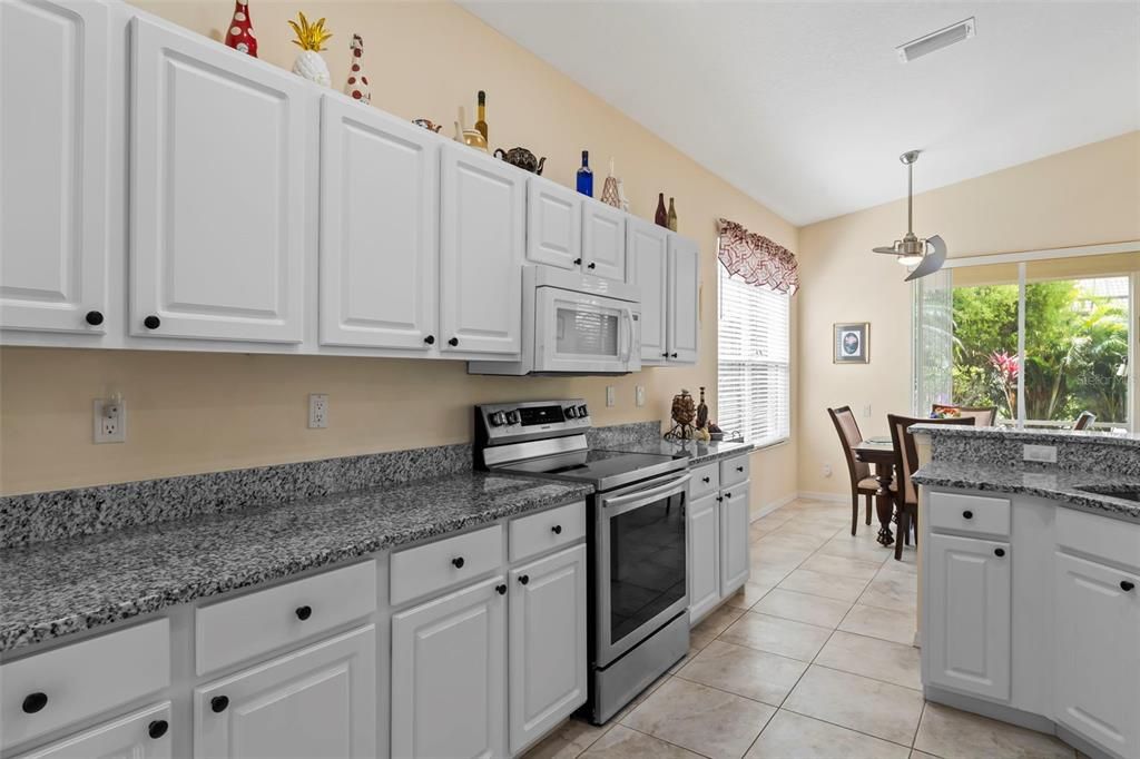 For Sale: $419,000 (2 beds, 2 baths, 1702 Square Feet)