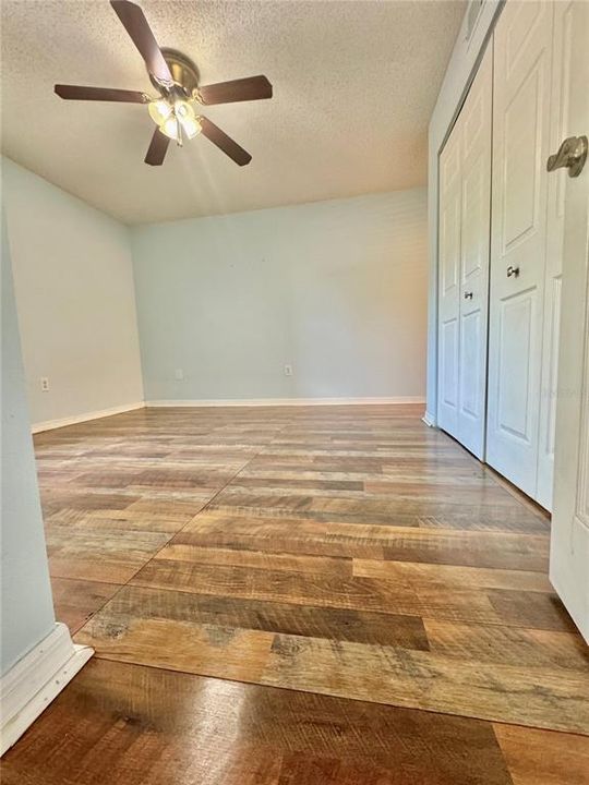 For Sale: $215,000 (2 beds, 2 baths, 916 Square Feet)