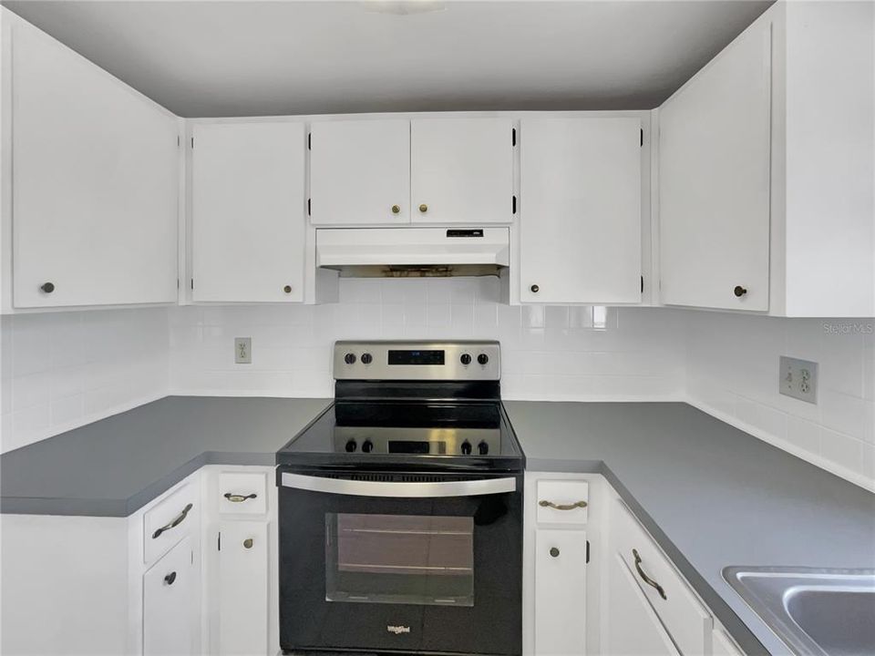 For Sale: $342,000 (3 beds, 2 baths, 961 Square Feet)