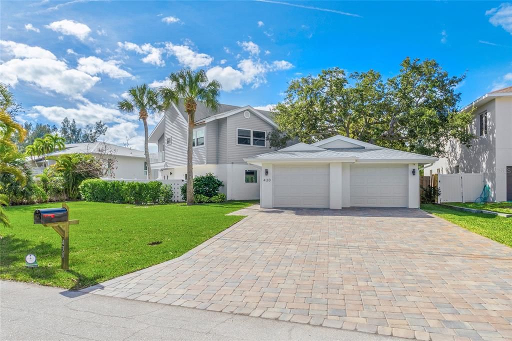 Active With Contract: $7,500 (4 beds, 3 baths, 3205 Square Feet)