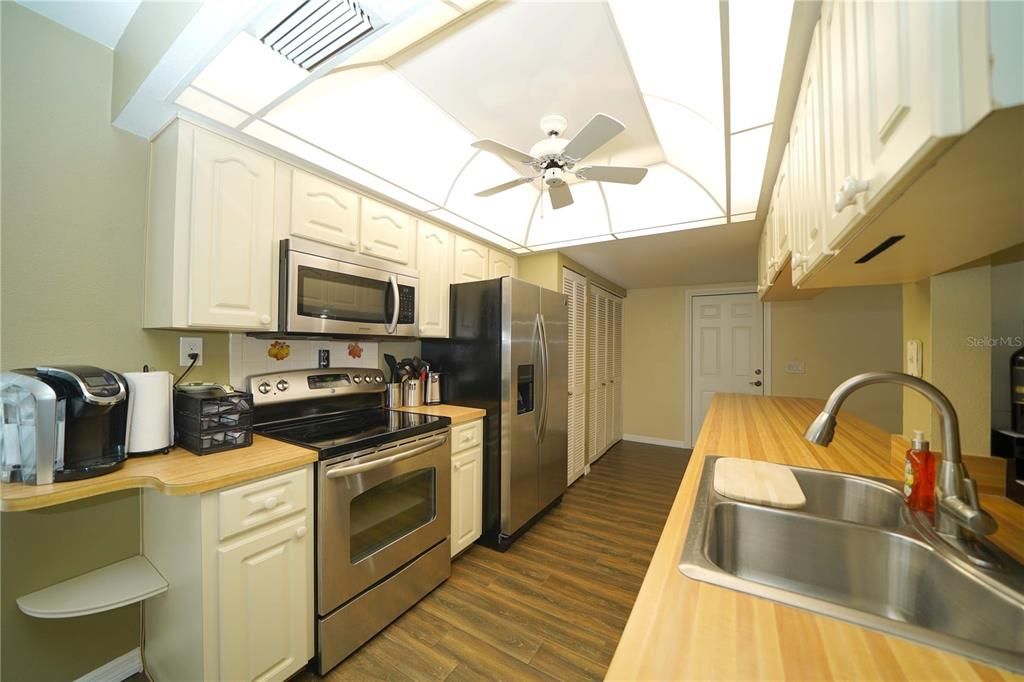 For Sale: $298,500 (2 beds, 2 baths, 1648 Square Feet)