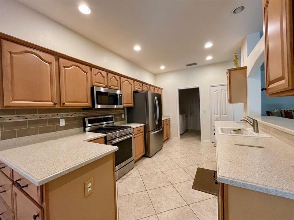 For Sale: $378,801 (2 beds, 2 baths, 1996 Square Feet)