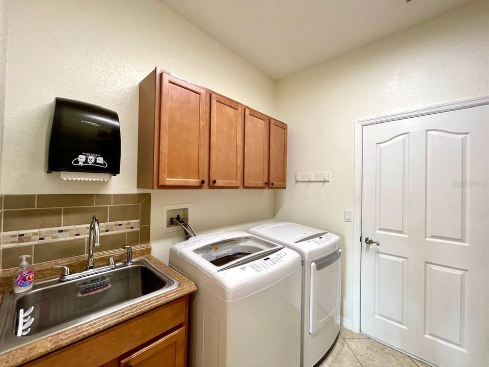 For Sale: $378,801 (2 beds, 2 baths, 1996 Square Feet)