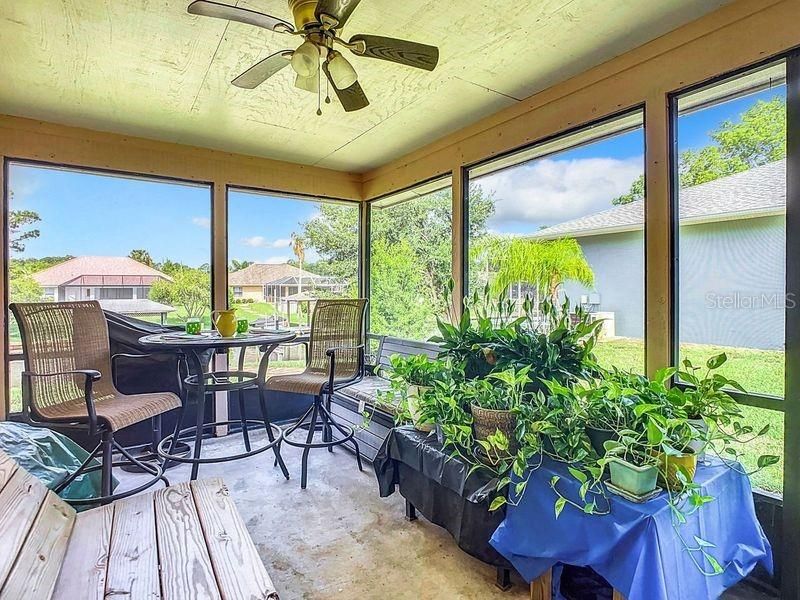 Screened Lanai-Overlooking canal