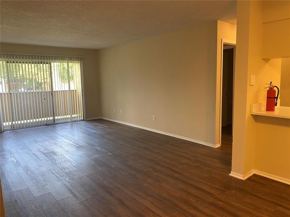 For Sale: $187,900 (2 beds, 2 baths, 1126 Square Feet)