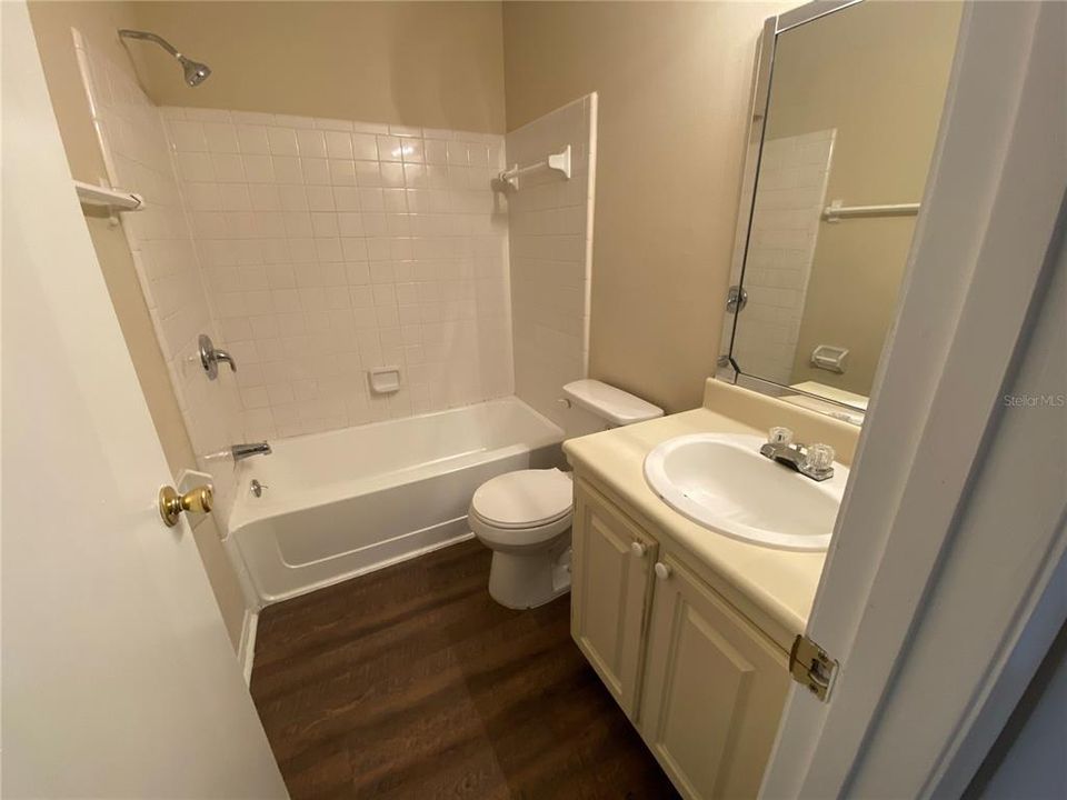 For Sale: $187,900 (2 beds, 2 baths, 1126 Square Feet)