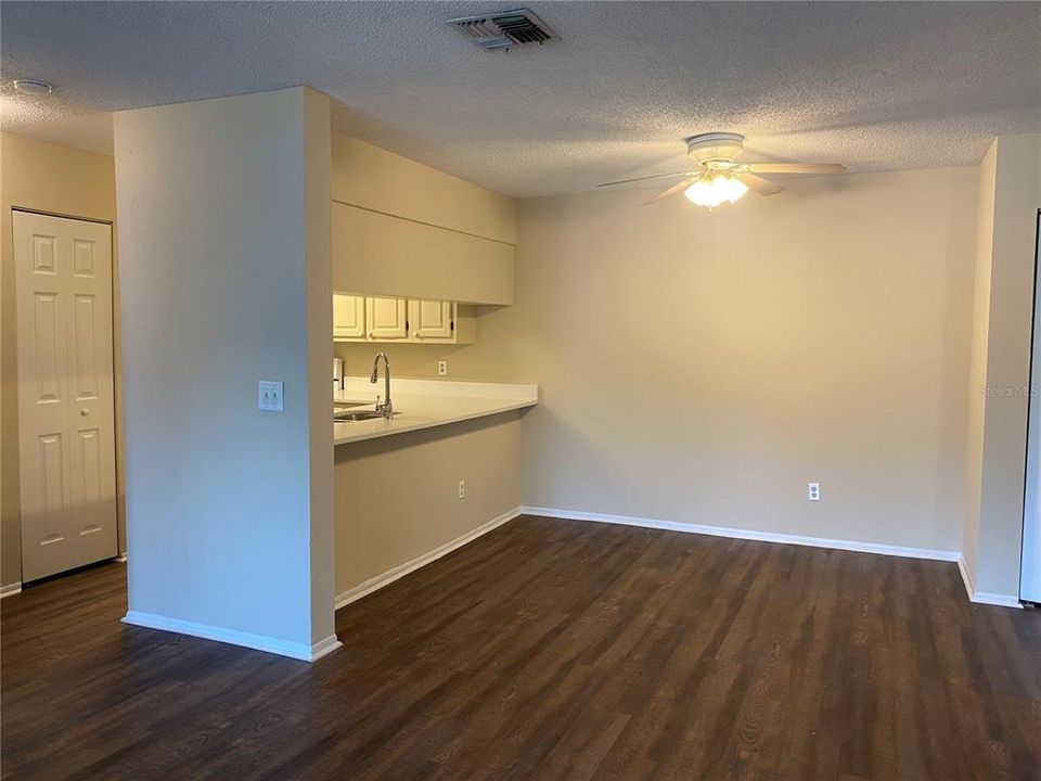 For Sale: $187,900 (2 beds, 2 baths, 1126 Square Feet)