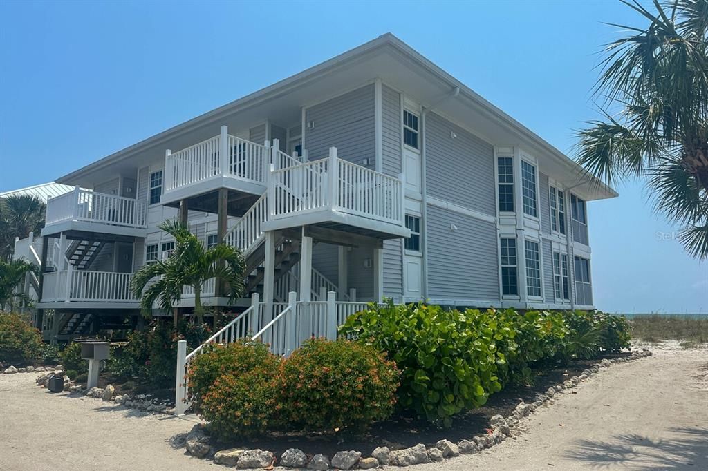 For Sale: $999,800 (3 beds, 3 baths, 2126 Square Feet)