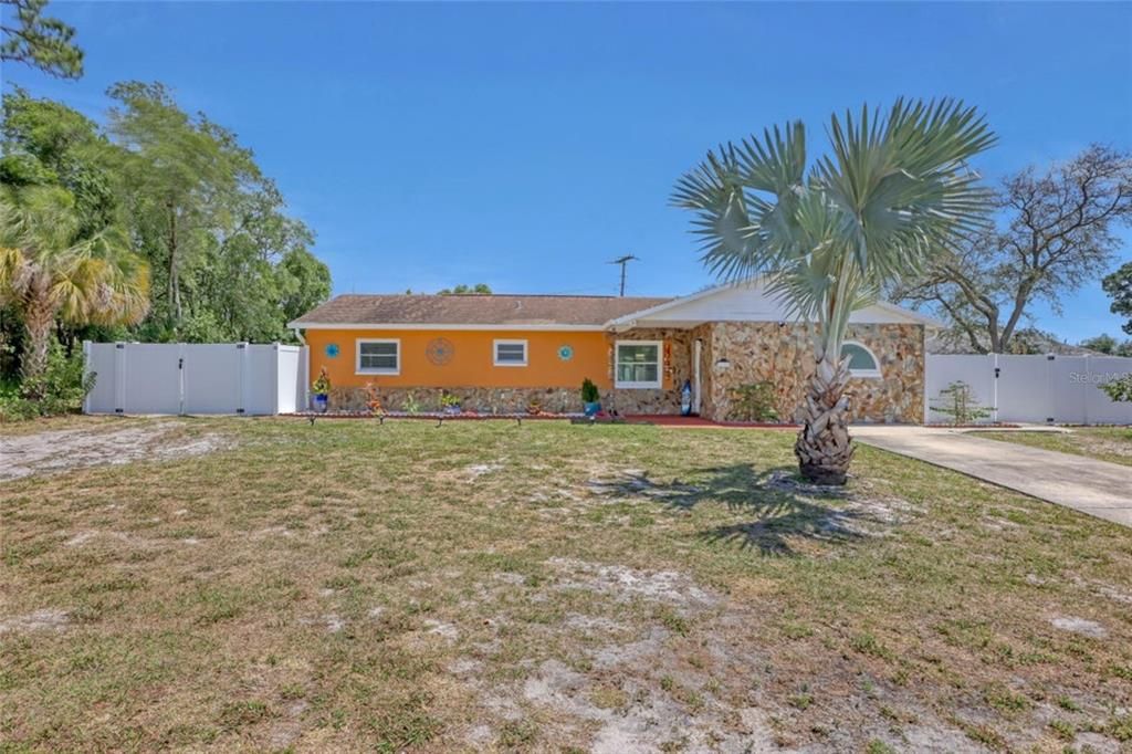 Recently Sold: $380,000 (3 beds, 2 baths, 1176 Square Feet)