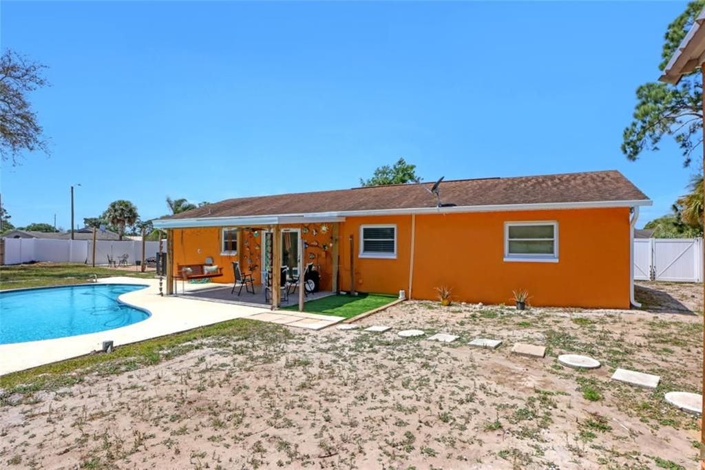 For Sale: $400,000 (3 beds, 2 baths, 1176 Square Feet)