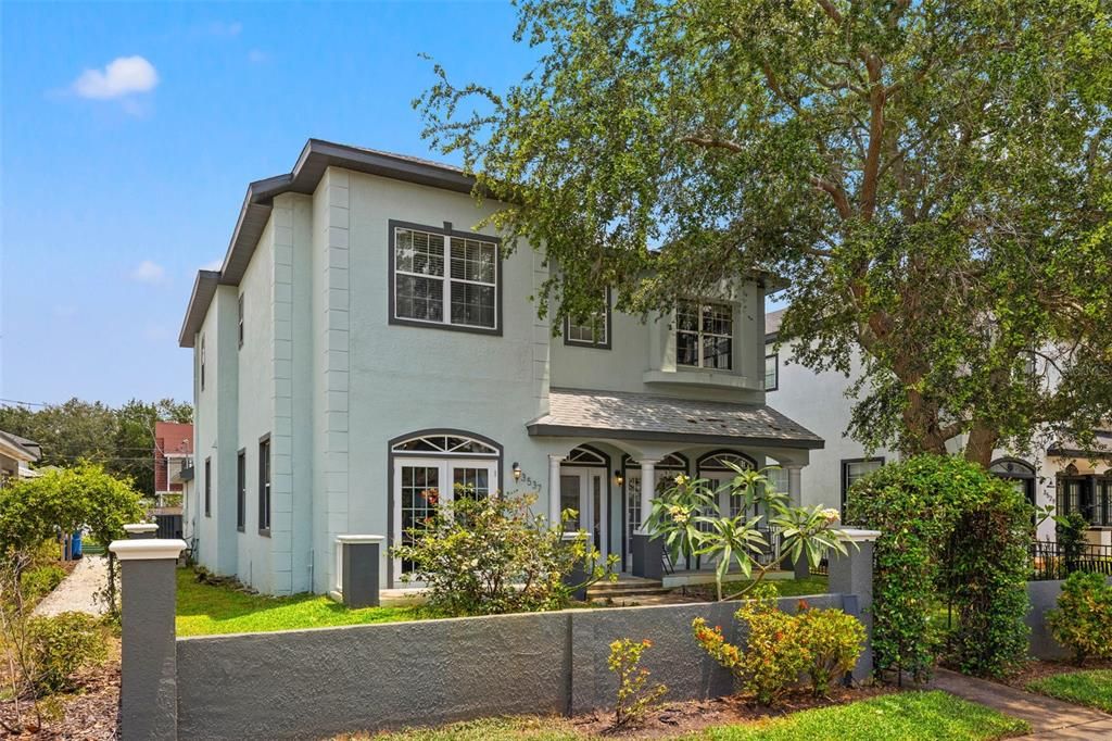 Active With Contract: $899,000 (5 beds, 3 baths, 2873 Square Feet)