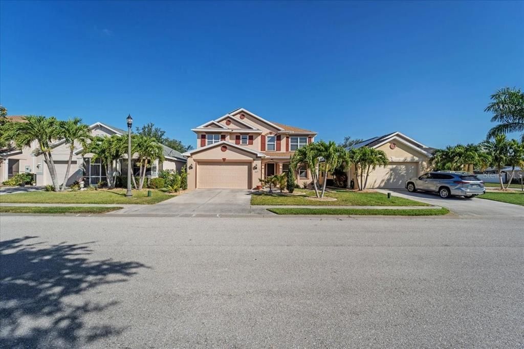 For Sale: $625,000 (5 beds, 3 baths, 3327 Square Feet)