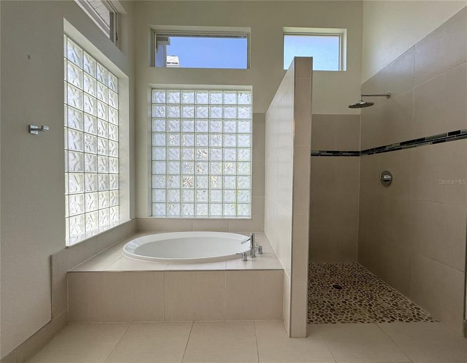 В аренду: $5,000 (3 спален, 3 ванн, 2765 Квадратных фут)
