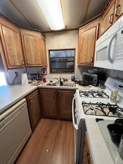 For Sale: $49,000 (1 beds, 1 baths, 406 Square Feet)